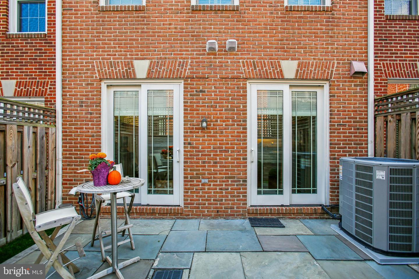 313 HEARTHSTONE MEWS, ALEXANDRIA, Virginia 22314, 3 Bedrooms Bedrooms, ,3 BathroomsBathrooms,Residential,For sale,313 HEARTHSTONE MEWS,VAAX2050646 MLS # VAAX2050646