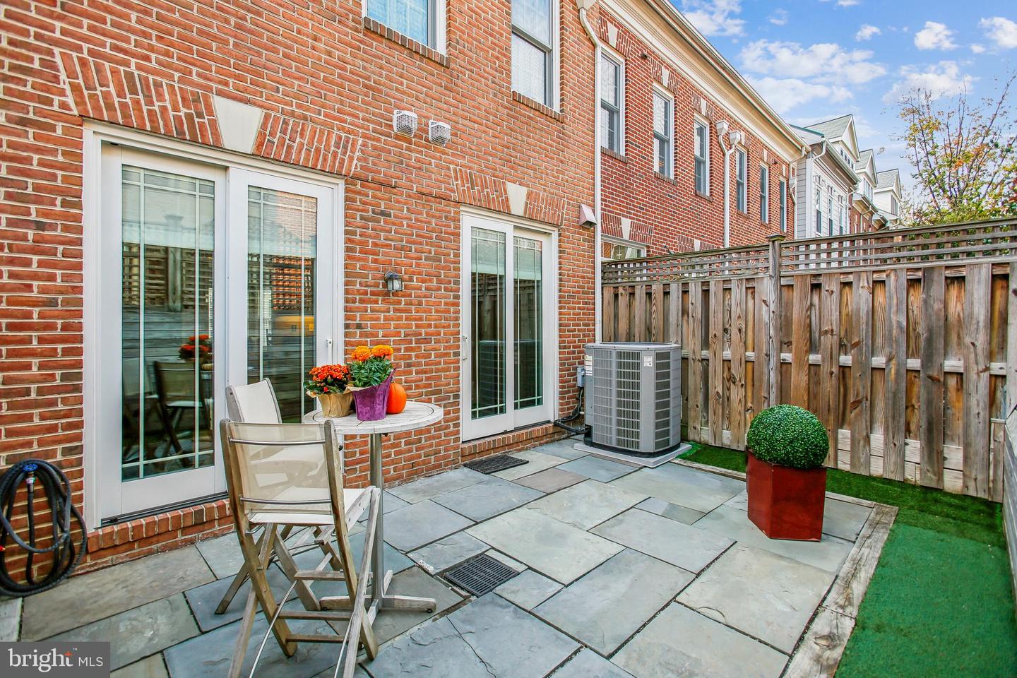 313 HEARTHSTONE MEWS, ALEXANDRIA, Virginia 22314, 3 Bedrooms Bedrooms, ,3 BathroomsBathrooms,Residential,For sale,313 HEARTHSTONE MEWS,VAAX2050646 MLS # VAAX2050646