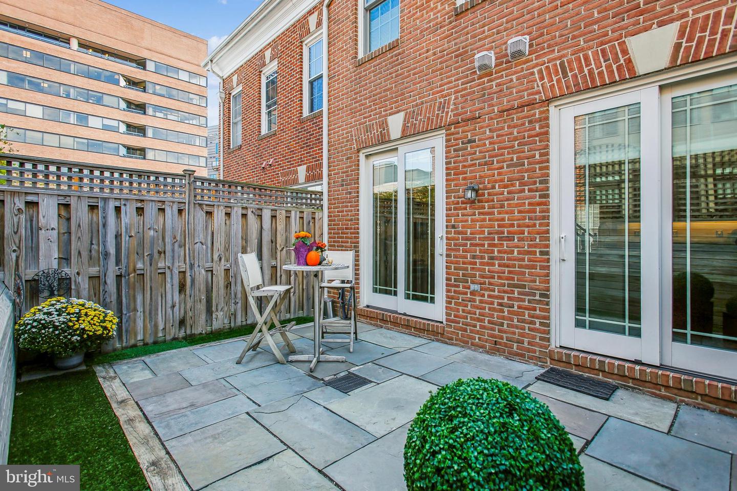 313 HEARTHSTONE MEWS, ALEXANDRIA, Virginia 22314, 3 Bedrooms Bedrooms, ,3 BathroomsBathrooms,Residential,For sale,313 HEARTHSTONE MEWS,VAAX2050646 MLS # VAAX2050646