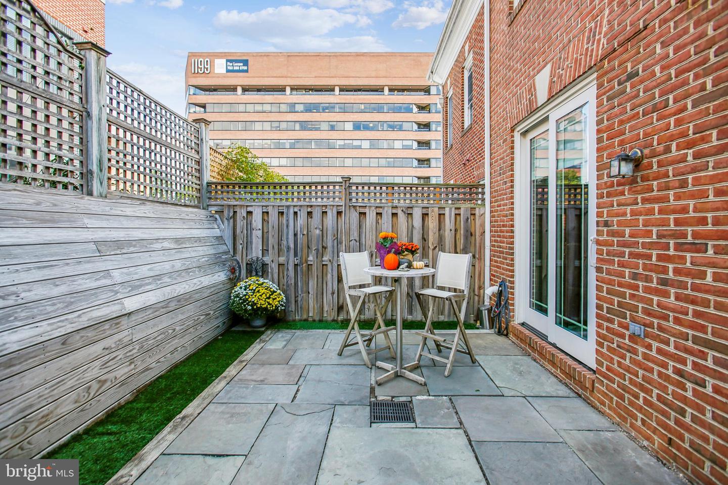 313 HEARTHSTONE MEWS, ALEXANDRIA, Virginia 22314, 3 Bedrooms Bedrooms, ,3 BathroomsBathrooms,Residential,For sale,313 HEARTHSTONE MEWS,VAAX2050646 MLS # VAAX2050646