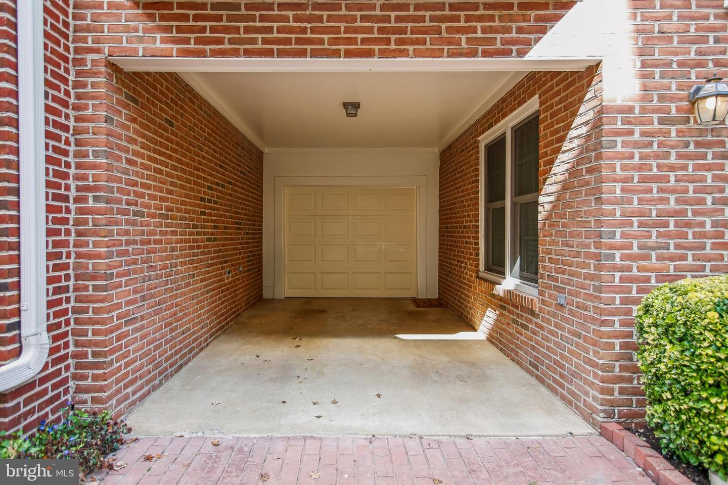 313 HEARTHSTONE MEWS, ALEXANDRIA, Virginia 22314, 3 Bedrooms Bedrooms, ,3 BathroomsBathrooms,Residential,For sale,313 HEARTHSTONE MEWS,VAAX2050646 MLS # VAAX2050646