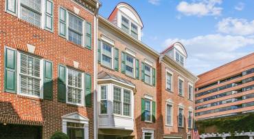 313 HEARTHSTONE MEWS, ALEXANDRIA, Virginia 22314, 3 Bedrooms Bedrooms, ,3 BathroomsBathrooms,Residential,For sale,313 HEARTHSTONE MEWS,VAAX2050646 MLS # VAAX2050646