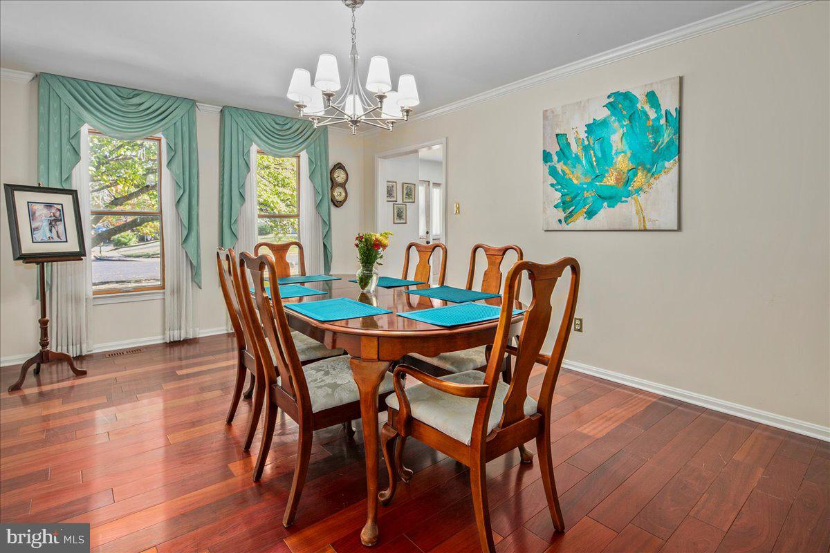 12436 WENDELL HOLMES RD, HERNDON, Virginia 20171, 5 Bedrooms Bedrooms, ,3 BathroomsBathrooms,Residential,For sale,12436 WENDELL HOLMES RD,VAFX2273352 MLS # VAFX2273352