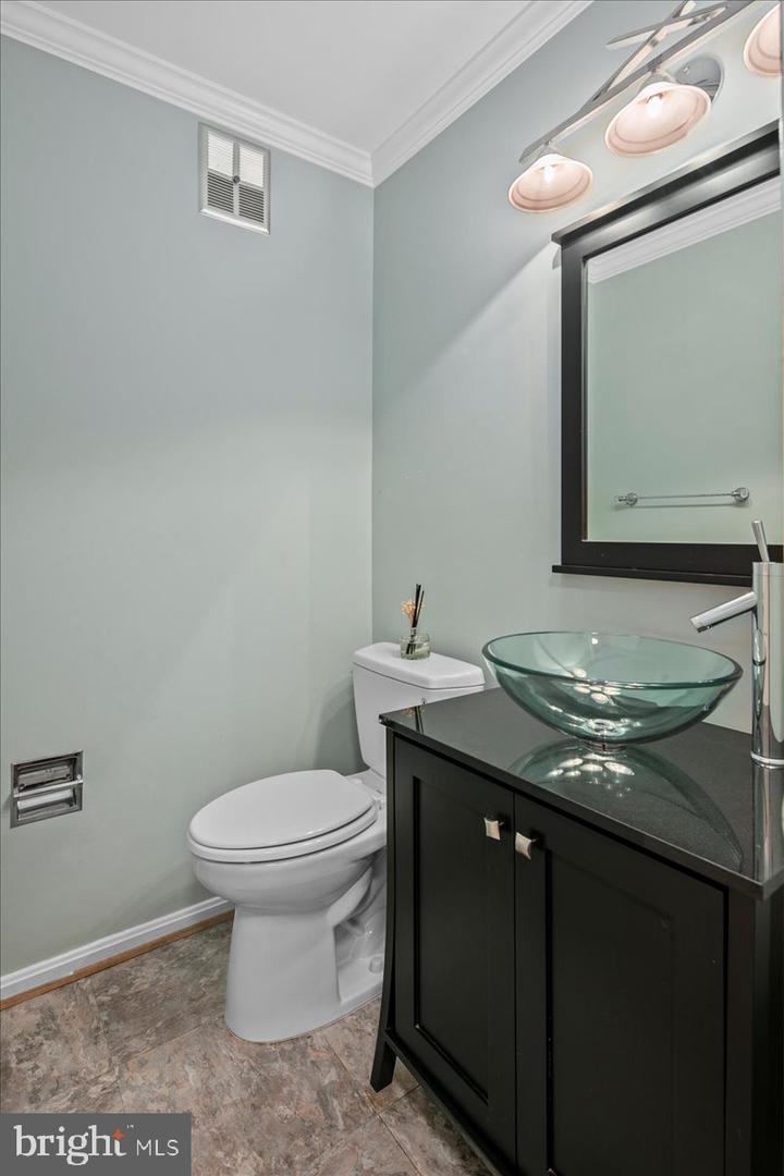 12436 WENDELL HOLMES RD, HERNDON, Virginia 20171, 5 Bedrooms Bedrooms, ,3 BathroomsBathrooms,Residential,For sale,12436 WENDELL HOLMES RD,VAFX2273352 MLS # VAFX2273352