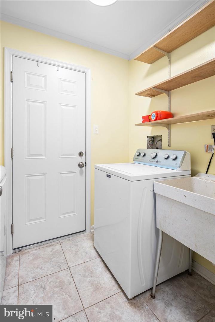 12436 WENDELL HOLMES RD, HERNDON, Virginia 20171, 5 Bedrooms Bedrooms, ,3 BathroomsBathrooms,Residential,For sale,12436 WENDELL HOLMES RD,VAFX2273352 MLS # VAFX2273352