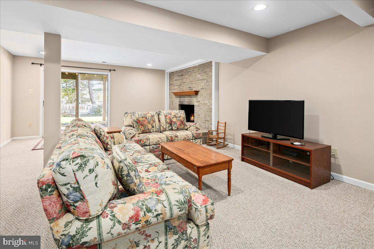 12436 WENDELL HOLMES RD, HERNDON, Virginia 20171, 5 Bedrooms Bedrooms, ,3 BathroomsBathrooms,Residential,For sale,12436 WENDELL HOLMES RD,VAFX2273352 MLS # VAFX2273352