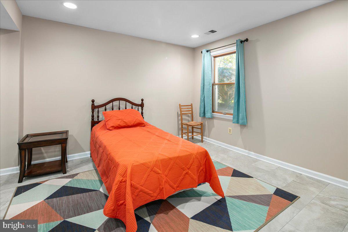 12436 WENDELL HOLMES RD, HERNDON, Virginia 20171, 5 Bedrooms Bedrooms, ,3 BathroomsBathrooms,Residential,For sale,12436 WENDELL HOLMES RD,VAFX2273352 MLS # VAFX2273352