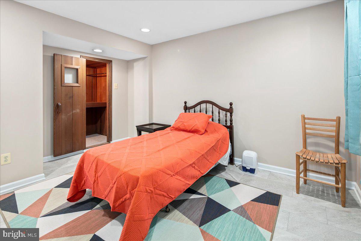 12436 WENDELL HOLMES RD, HERNDON, Virginia 20171, 5 Bedrooms Bedrooms, ,3 BathroomsBathrooms,Residential,For sale,12436 WENDELL HOLMES RD,VAFX2273352 MLS # VAFX2273352
