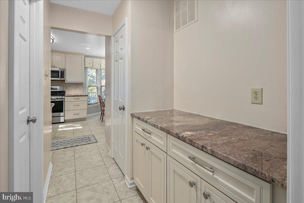12436 WENDELL HOLMES RD, HERNDON, Virginia 20171, 5 Bedrooms Bedrooms, ,3 BathroomsBathrooms,Residential,For sale,12436 WENDELL HOLMES RD,VAFX2273352 MLS # VAFX2273352