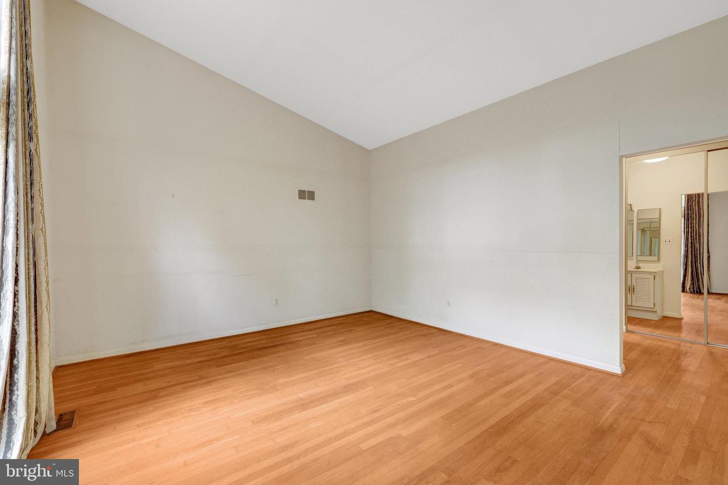 9506 WATTS RD, GREAT FALLS, Virginia 22066, 5 Bedrooms Bedrooms, ,3 BathroomsBathrooms,Residential,For sale,9506 WATTS RD,VAFX2273582 MLS # VAFX2273582