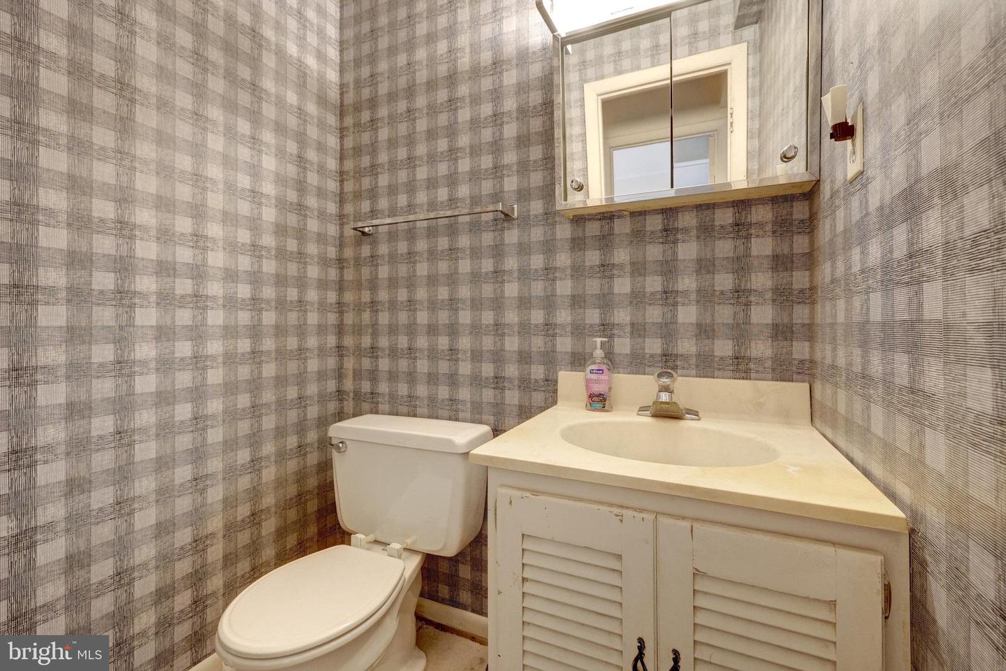 9506 WATTS RD, GREAT FALLS, Virginia 22066, 5 Bedrooms Bedrooms, ,3 BathroomsBathrooms,Residential,For sale,9506 WATTS RD,VAFX2273582 MLS # VAFX2273582