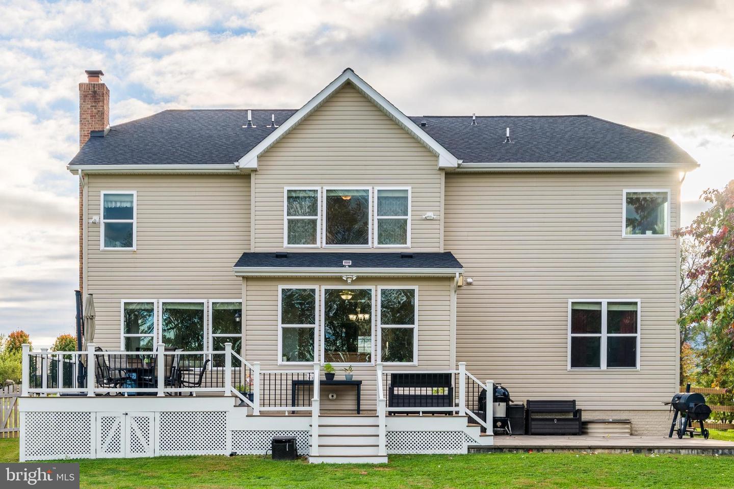 12080 SUNFLOWER FIELD PL, LOVETTSVILLE, Virginia 20180, 5 Bedrooms Bedrooms, ,5 BathroomsBathrooms,Residential,For sale,12080 SUNFLOWER FIELD PL,VALO2108552 MLS # VALO2108552