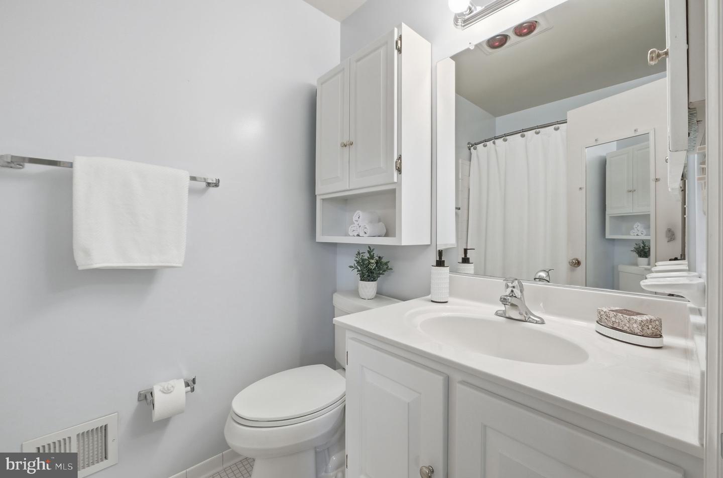 2037 FREEDOM LN, FALLS CHURCH, Virginia 22043, 4 Bedrooms Bedrooms, ,2 BathroomsBathrooms,Residential,For sale,2037 FREEDOM LN,VAFX2273862 MLS # VAFX2273862