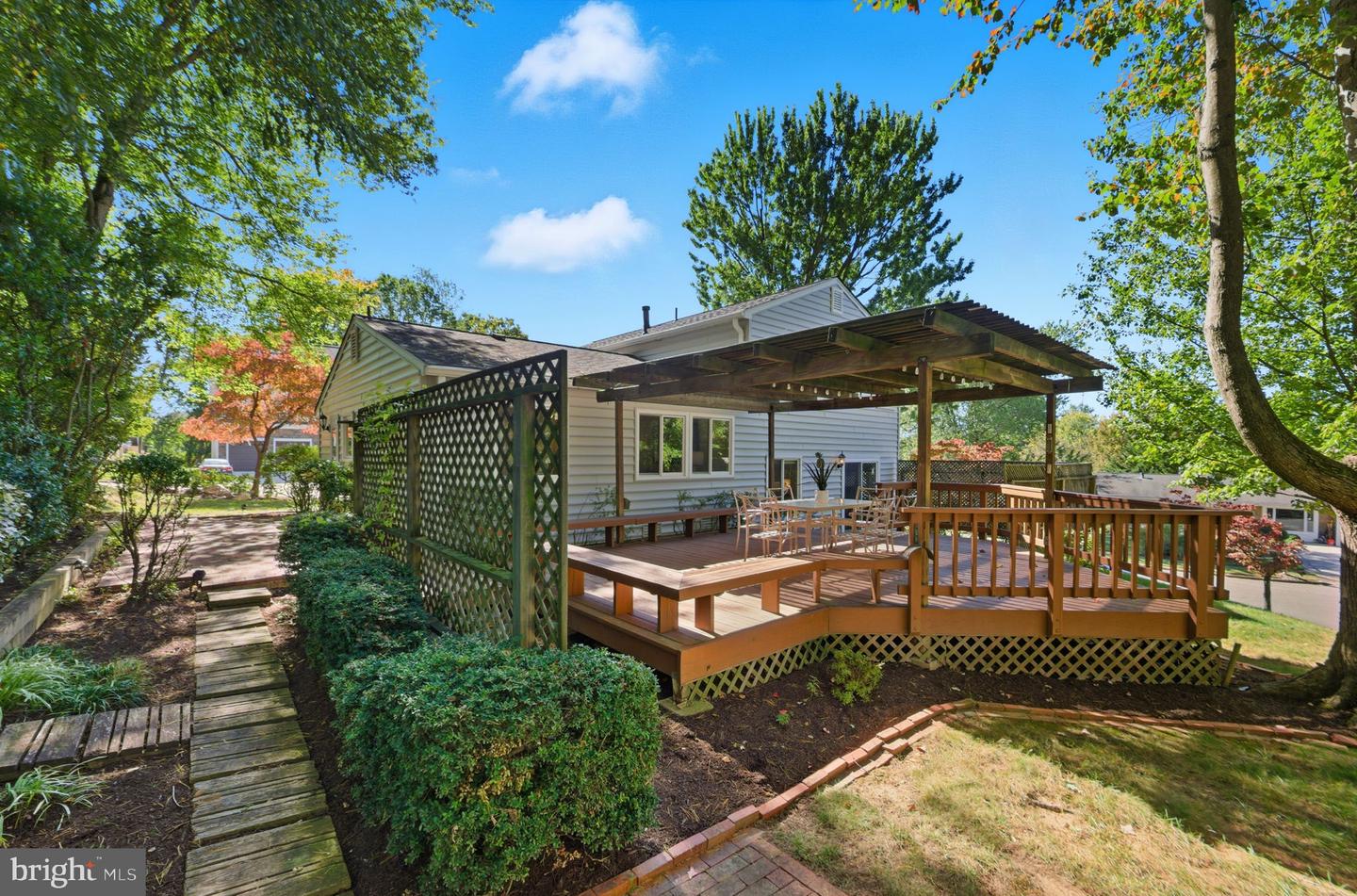 2037 FREEDOM LN, FALLS CHURCH, Virginia 22043, 4 Bedrooms Bedrooms, ,2 BathroomsBathrooms,Residential,For sale,2037 FREEDOM LN,VAFX2273862 MLS # VAFX2273862