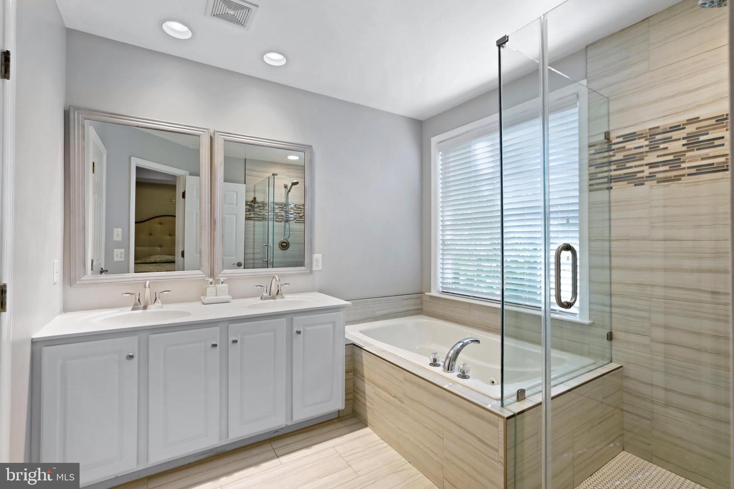7725 HERITAGE WOODS WAY, ANNANDALE, Virginia 22003, 3 Bedrooms Bedrooms, ,2 BathroomsBathrooms,Residential,For sale,7725 HERITAGE WOODS WAY,VAFX2273964 MLS # VAFX2273964