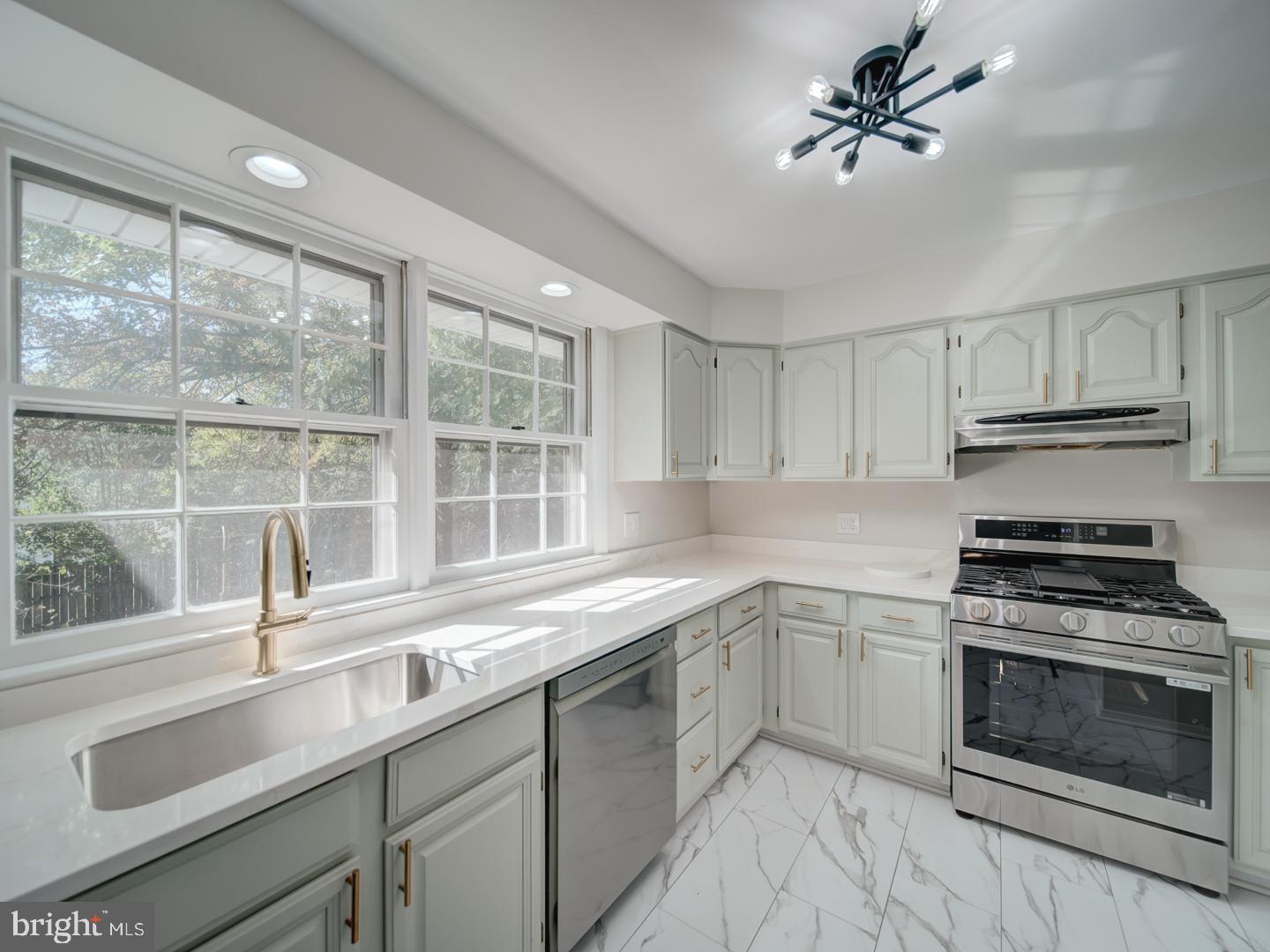 14725 LOCK DR, CENTREVILLE, Virginia 20120, 4 Bedrooms Bedrooms, ,2 BathroomsBathrooms,Residential,For sale,14725 LOCK DR,VAFX2273986 MLS # VAFX2273986