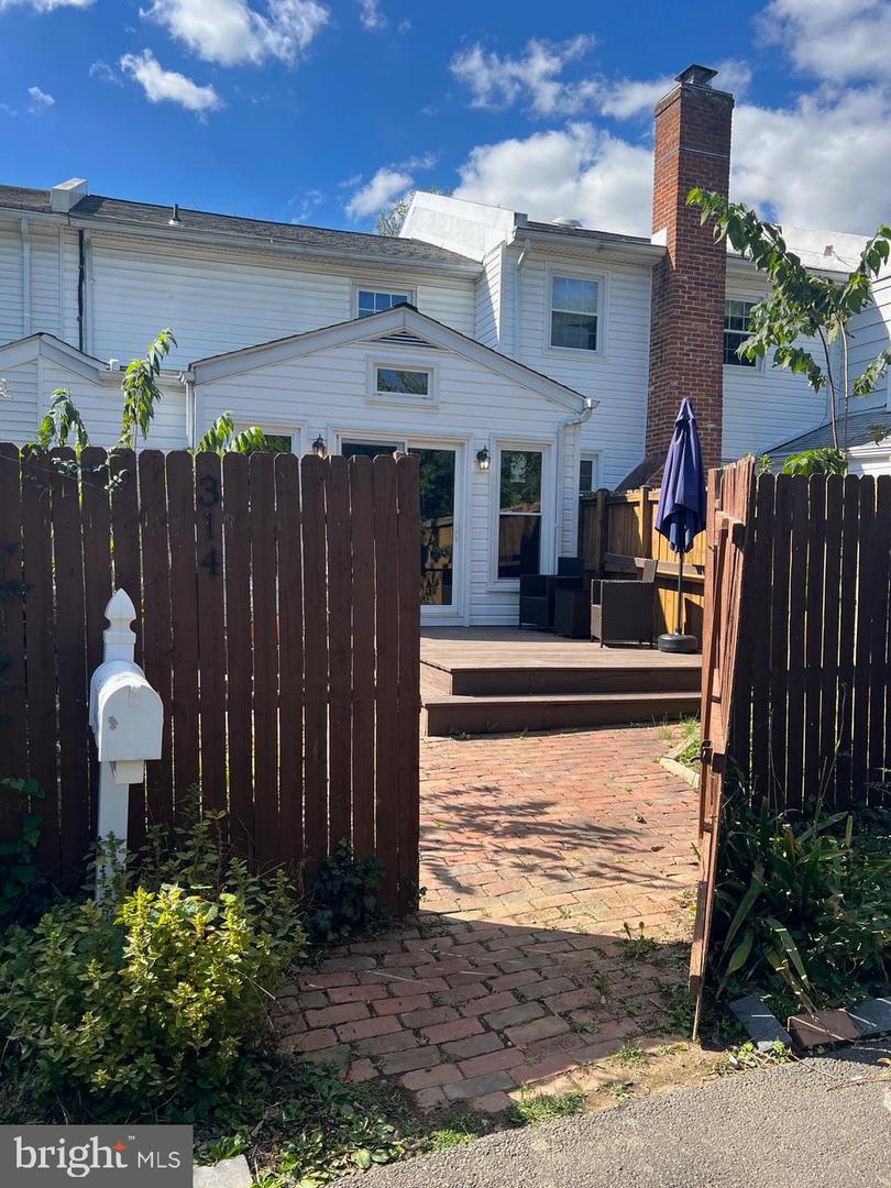 314 ROCK SPRING DR SW, LEESBURG, Virginia 20175, 2 Bedrooms Bedrooms, ,1 BathroomBathrooms,Residential,For sale,314 ROCK SPRING DR SW,VALO2108596 MLS # VALO2108596