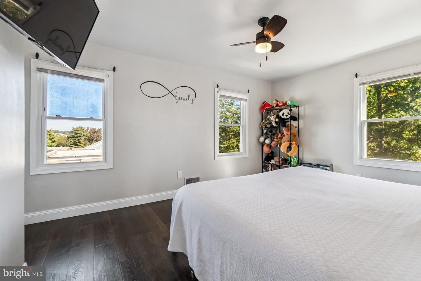 2923 WYTHE CT, WOODBRIDGE, Virginia 22191, 5 Bedrooms Bedrooms, ,2 BathroomsBathrooms,Residential,For sale,2923 WYTHE CT,VAPW2105900 MLS # VAPW2105900