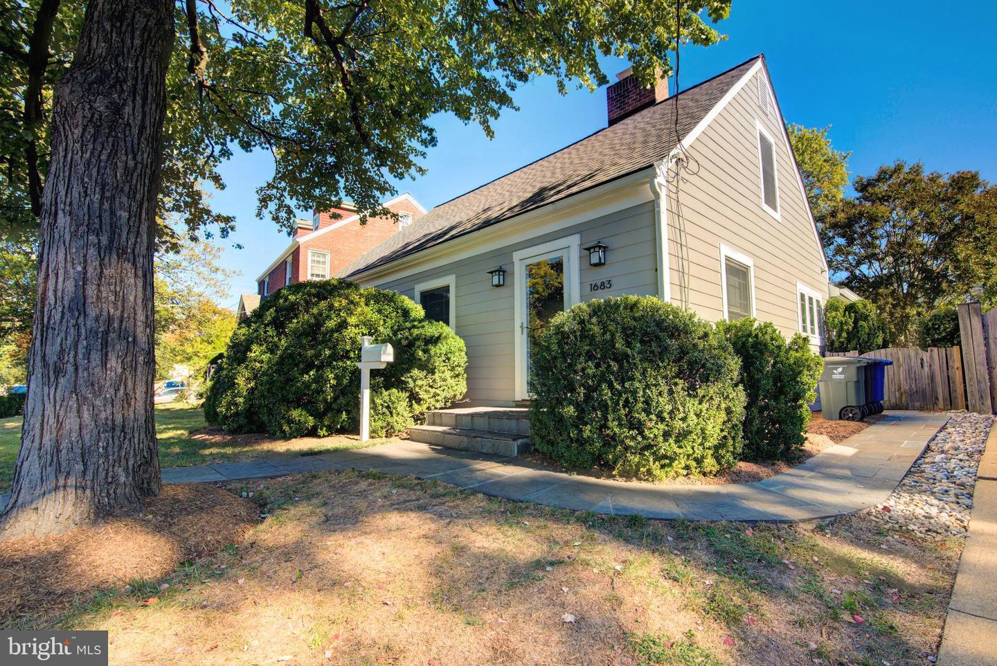 1683 N LONGFELLOW ST, ARLINGTON, Virginia 22205, 3 Bedrooms Bedrooms, ,2 BathroomsBathrooms,Residential,For sale,1683 N LONGFELLOW ST,VAAR2064858 MLS # VAAR2064858