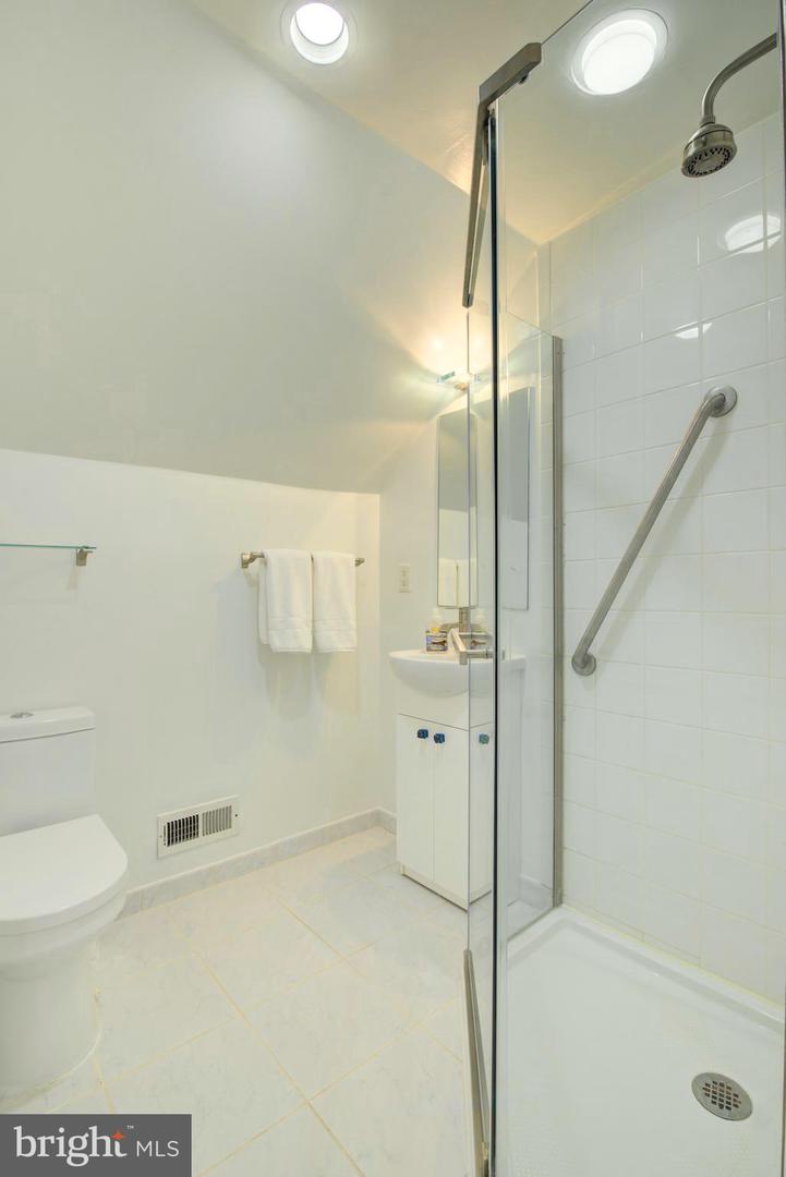 1683 N LONGFELLOW ST, ARLINGTON, Virginia 22205, 3 Bedrooms Bedrooms, ,2 BathroomsBathrooms,Residential,For sale,1683 N LONGFELLOW ST,VAAR2064858 MLS # VAAR2064858