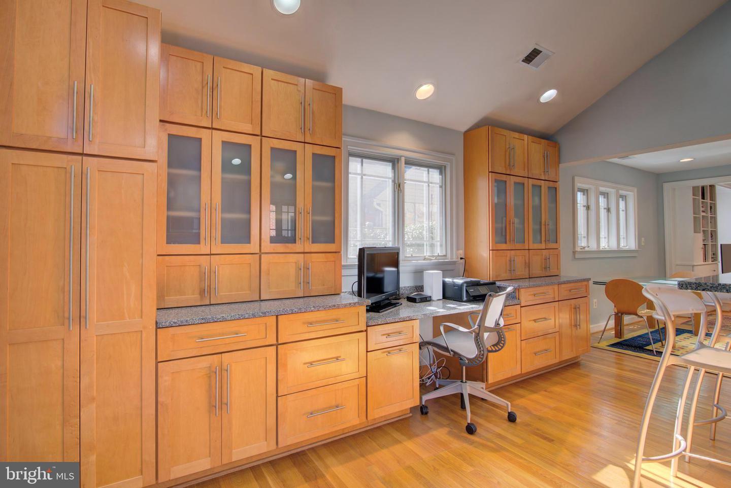 1683 N LONGFELLOW ST, ARLINGTON, Virginia 22205, 3 Bedrooms Bedrooms, ,2 BathroomsBathrooms,Residential,For sale,1683 N LONGFELLOW ST,VAAR2064858 MLS # VAAR2064858