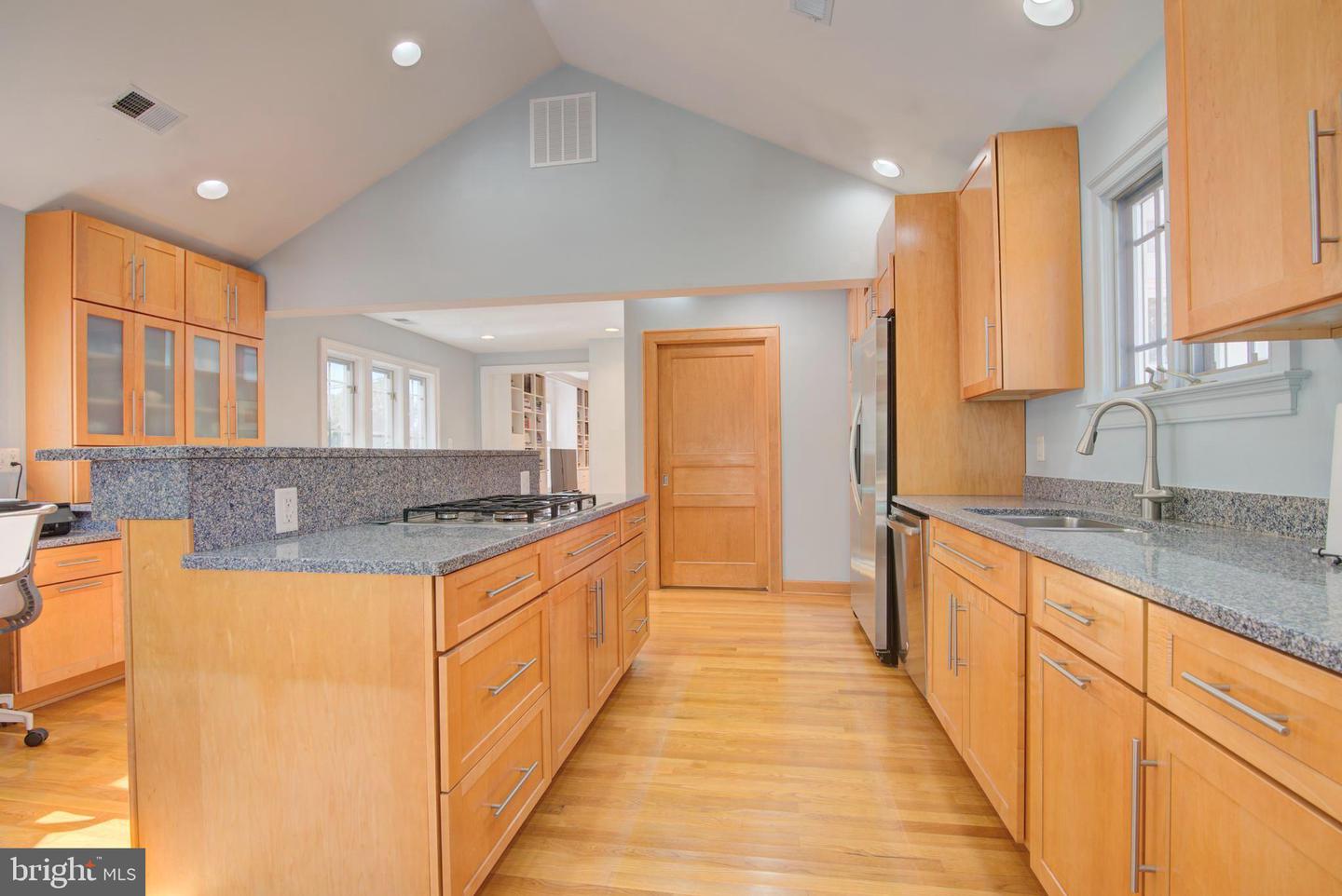 1683 N LONGFELLOW ST, ARLINGTON, Virginia 22205, 3 Bedrooms Bedrooms, ,2 BathroomsBathrooms,Residential,For sale,1683 N LONGFELLOW ST,VAAR2064858 MLS # VAAR2064858
