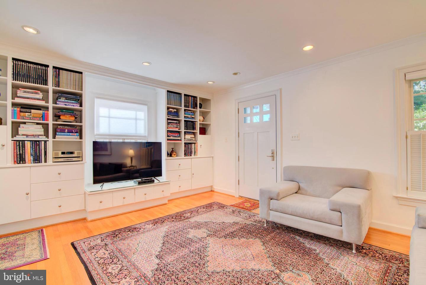 1683 N LONGFELLOW ST, ARLINGTON, Virginia 22205, 3 Bedrooms Bedrooms, ,2 BathroomsBathrooms,Residential,For sale,1683 N LONGFELLOW ST,VAAR2064858 MLS # VAAR2064858