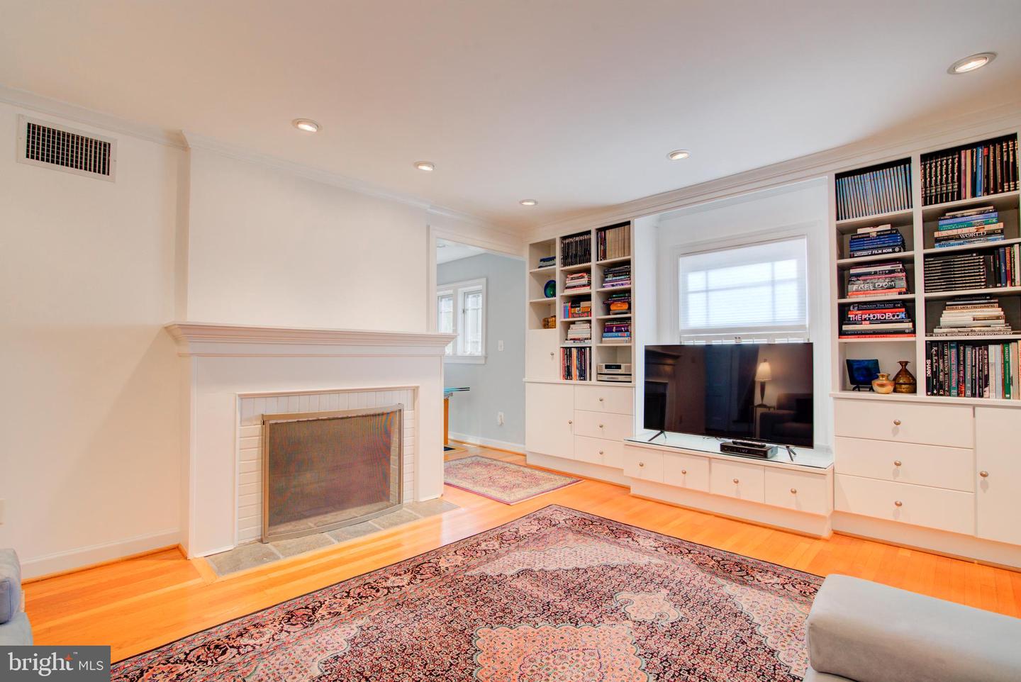 1683 N LONGFELLOW ST, ARLINGTON, Virginia 22205, 3 Bedrooms Bedrooms, ,2 BathroomsBathrooms,Residential,For sale,1683 N LONGFELLOW ST,VAAR2064858 MLS # VAAR2064858