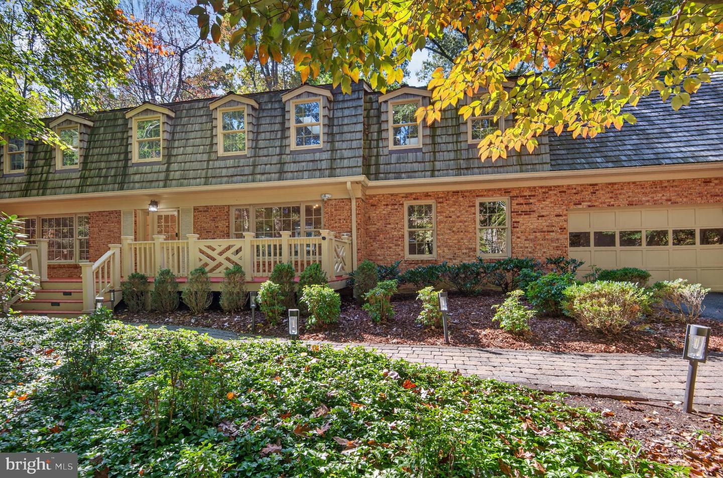 11813 TRIPLE CROWN RD, RESTON, Virginia 20191, 5 Bedrooms Bedrooms, 10 Rooms Rooms,3 BathroomsBathrooms,Residential,For sale,11813 TRIPLE CROWN RD,VAFX2274146 MLS # VAFX2274146
