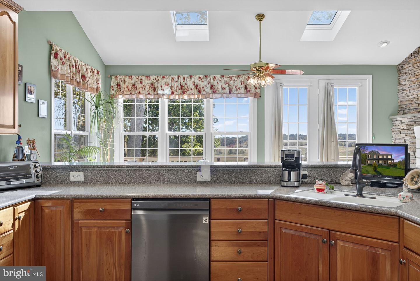 10142 ADA RD, MARSHALL, Virginia 20115, 5 Bedrooms Bedrooms, ,4 BathroomsBathrooms,Residential,For sale,10142 ADA RD,VAFQ2019368 MLS # VAFQ2019368