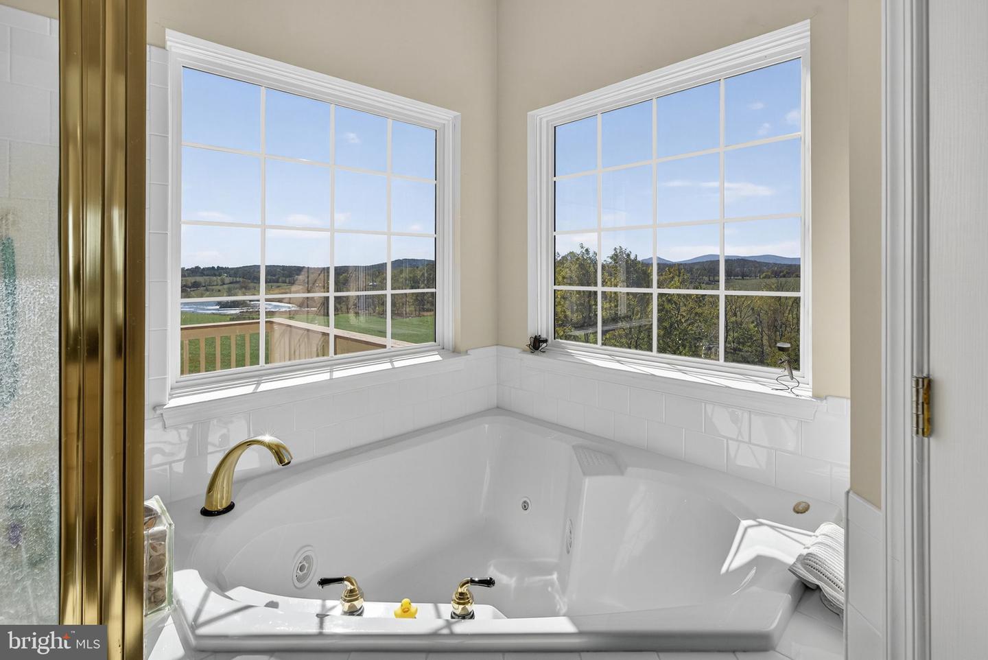 10142 ADA RD, MARSHALL, Virginia 20115, 5 Bedrooms Bedrooms, ,4 BathroomsBathrooms,Residential,For sale,10142 ADA RD,VAFQ2019368 MLS # VAFQ2019368