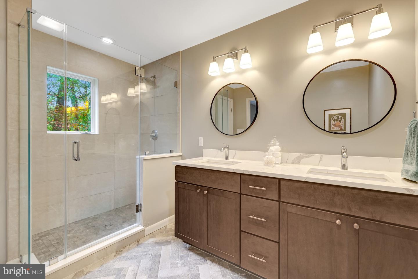 526 SPRINGVALE RD, GREAT FALLS, Virginia 22066, 6 Bedrooms Bedrooms, ,3 BathroomsBathrooms,Residential,For sale,526 SPRINGVALE RD,VAFX2274206 MLS # VAFX2274206