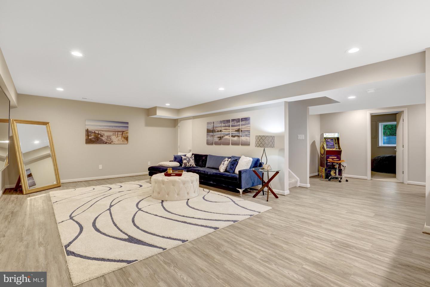 526 SPRINGVALE RD, GREAT FALLS, Virginia 22066, 6 Bedrooms Bedrooms, ,3 BathroomsBathrooms,Residential,For sale,526 SPRINGVALE RD,VAFX2274206 MLS # VAFX2274206