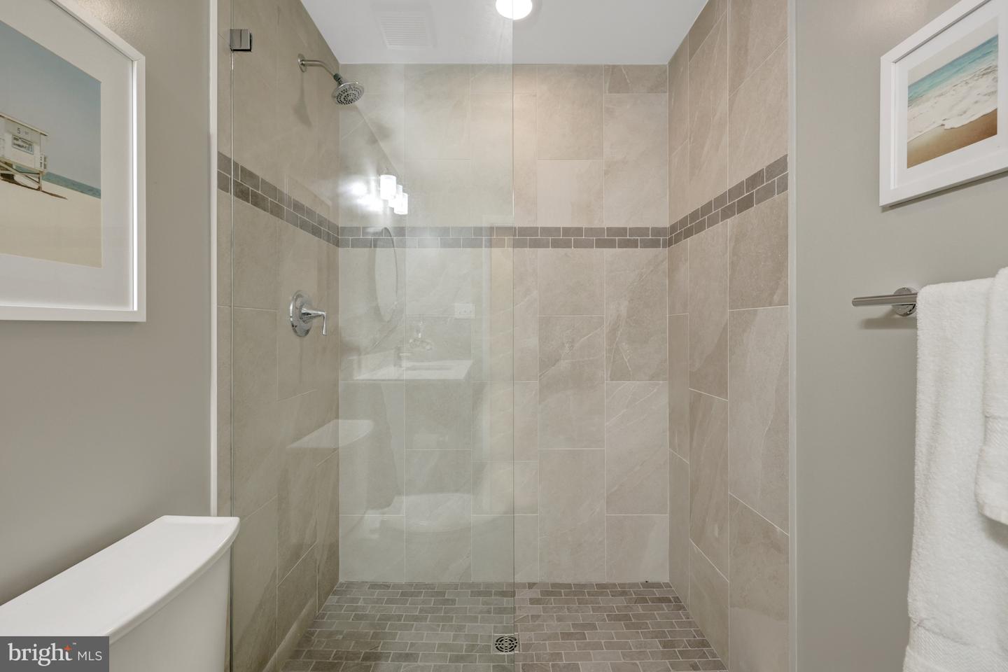 526 SPRINGVALE RD, GREAT FALLS, Virginia 22066, 6 Bedrooms Bedrooms, ,3 BathroomsBathrooms,Residential,For sale,526 SPRINGVALE RD,VAFX2274206 MLS # VAFX2274206