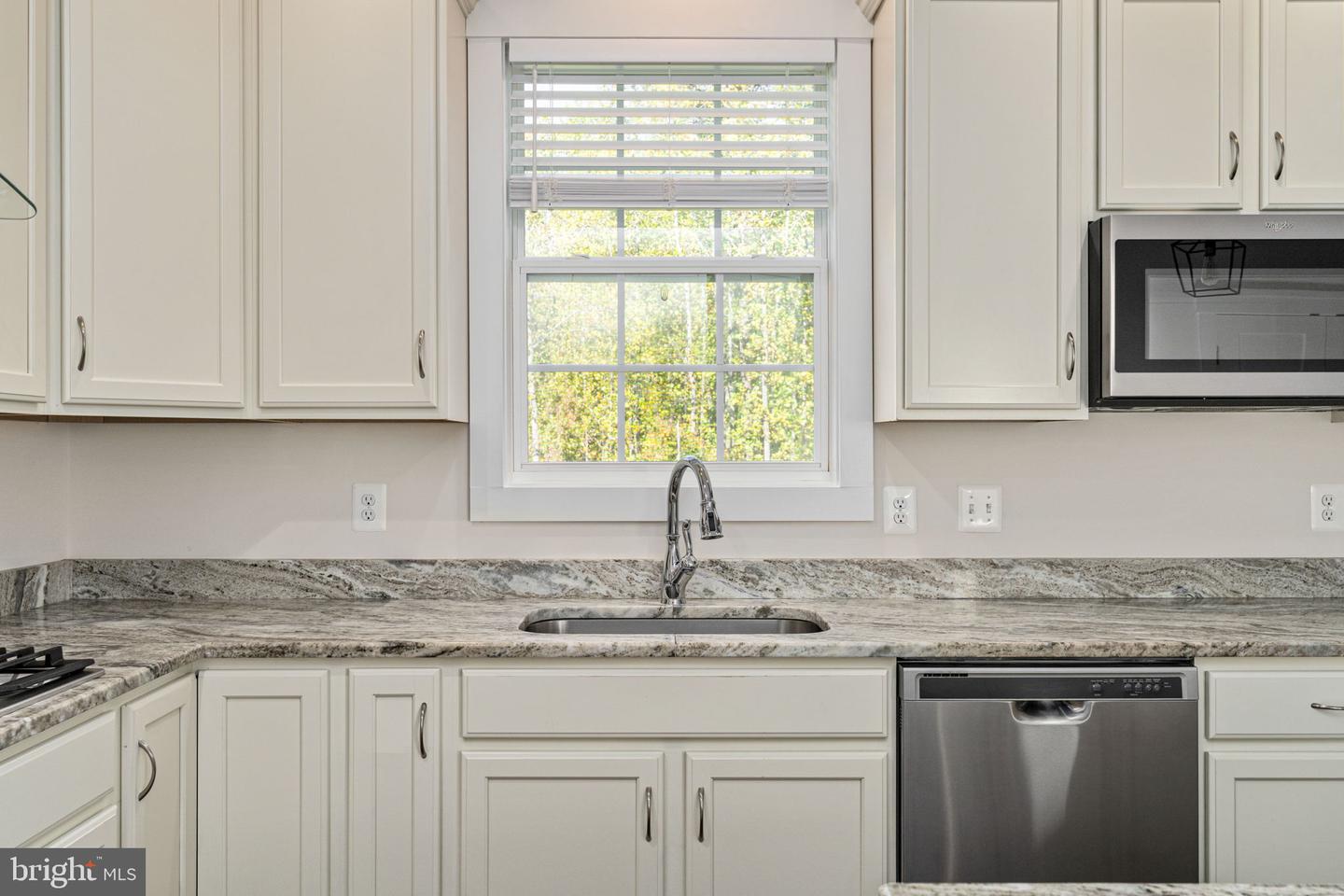 33 AVALON LN, STAFFORD, Virginia 22556, 5 Bedrooms Bedrooms, ,3 BathroomsBathrooms,Residential,For sale,33 AVALON LN,VAST2043470 MLS # VAST2043470