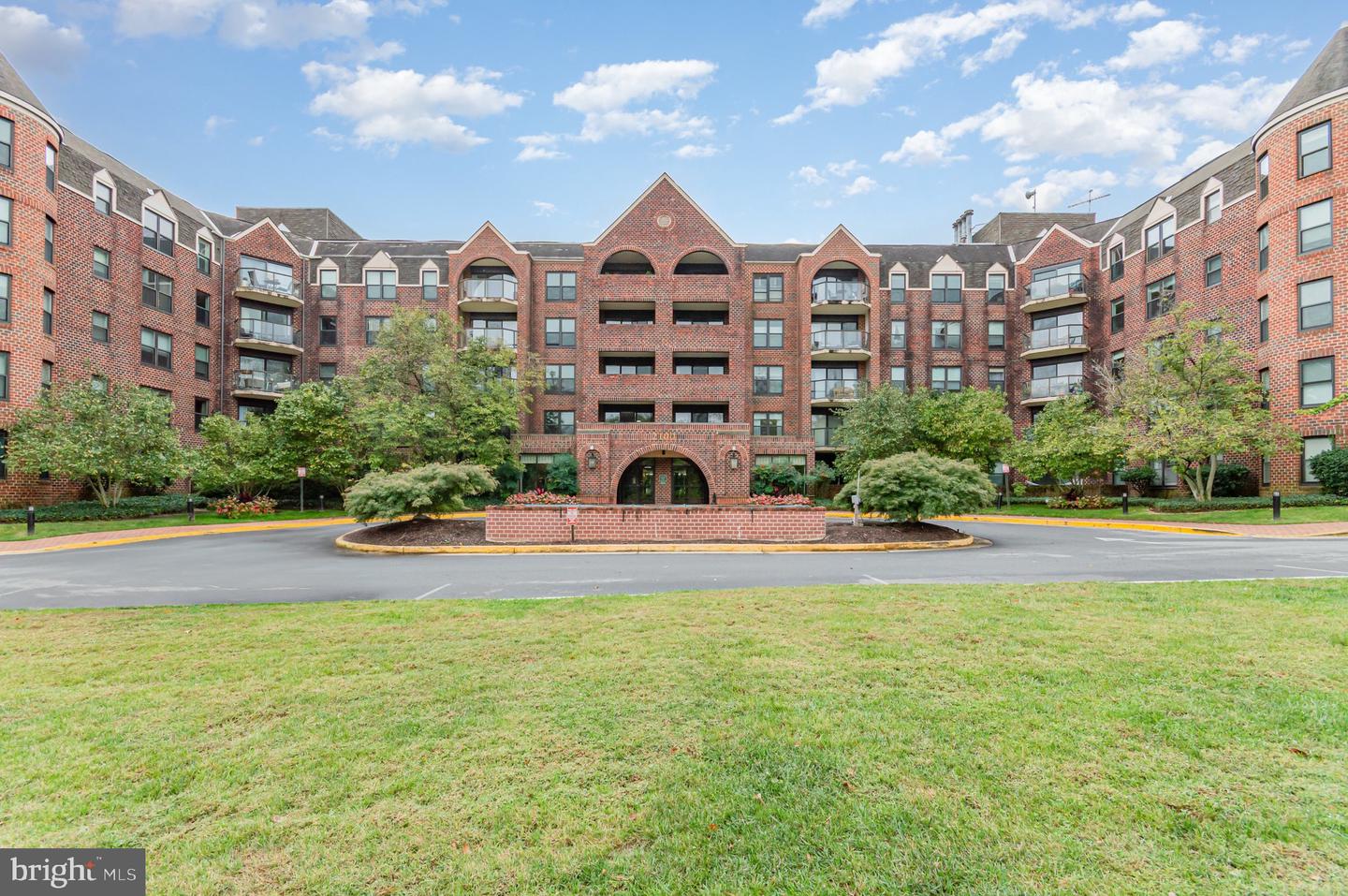 2100 LANGSTON BLVD #320, ARLINGTON, Virginia 22201, 1 Bedroom Bedrooms, ,1 BathroomBathrooms,Residential,For sale,2100 LANGSTON BLVD #320,VAAR2064904 MLS # VAAR2064904