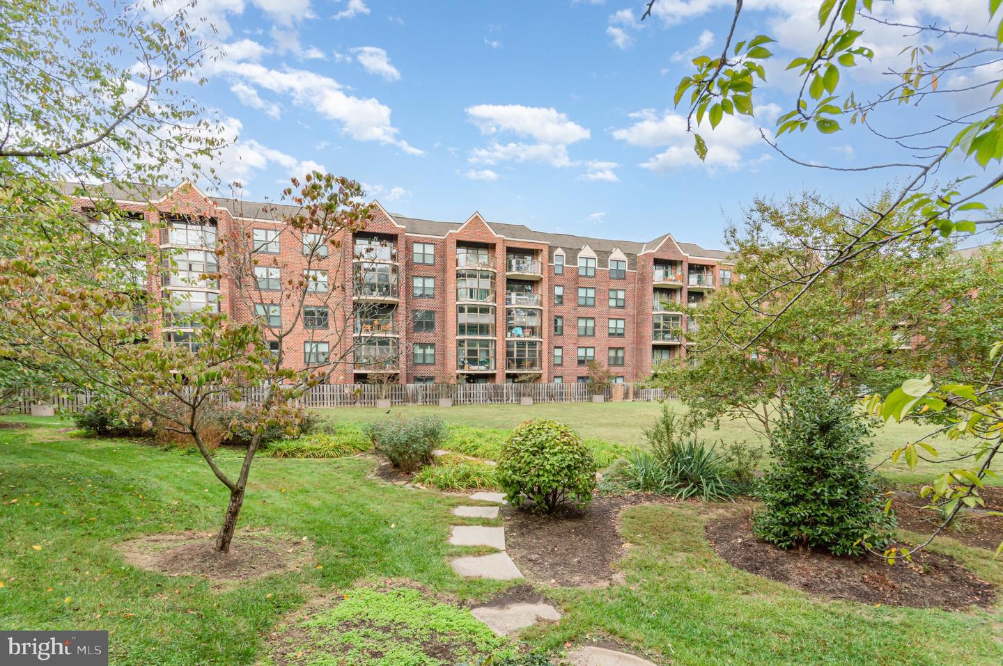 2100 LANGSTON BLVD #320, ARLINGTON, Virginia 22201, 1 Bedroom Bedrooms, ,1 BathroomBathrooms,Residential,For sale,2100 LANGSTON BLVD #320,VAAR2064904 MLS # VAAR2064904