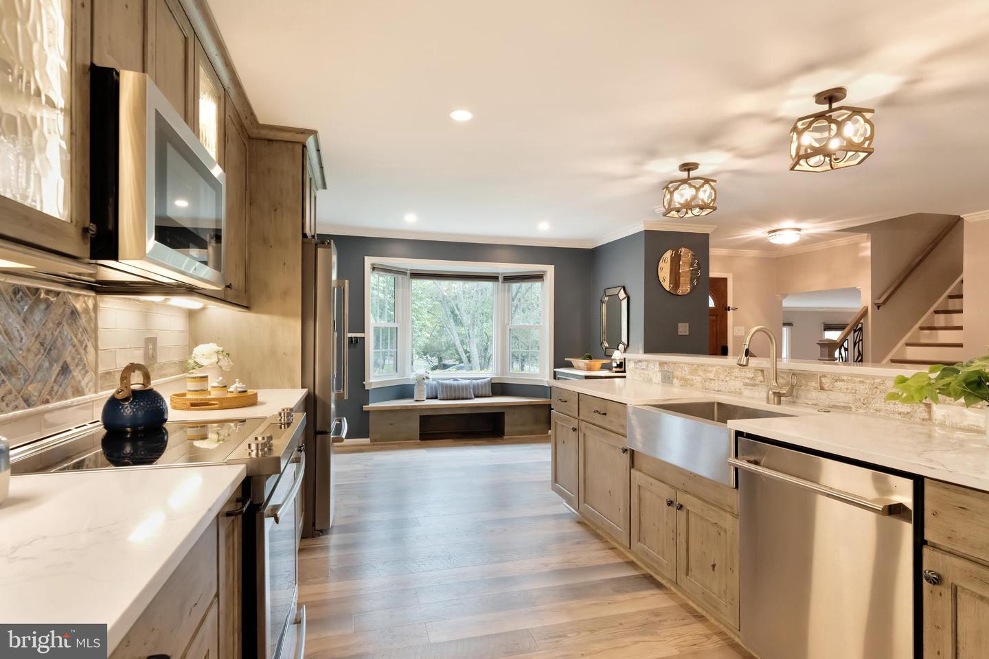 3119 COBB HILL LN, OAKTON, Virginia 22124, 4 Bedrooms Bedrooms, 13 Rooms Rooms,3 BathroomsBathrooms,Residential,For sale,3119 COBB HILL LN,VAFX2274298 MLS # VAFX2274298