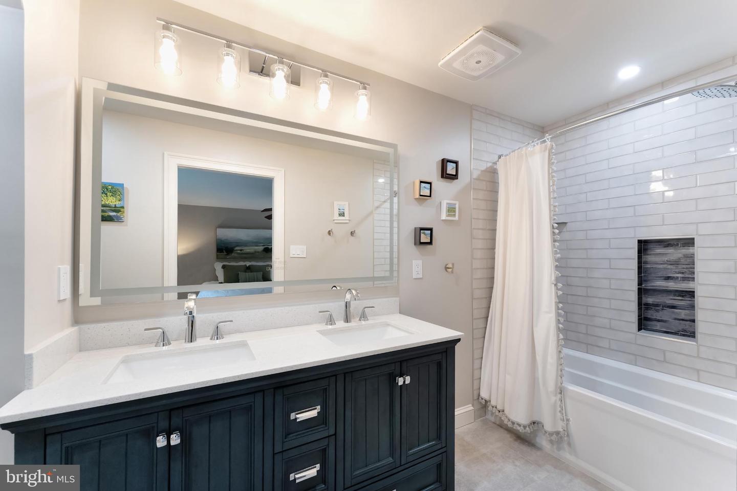 3119 COBB HILL LN, OAKTON, Virginia 22124, 4 Bedrooms Bedrooms, 13 Rooms Rooms,3 BathroomsBathrooms,Residential,For sale,3119 COBB HILL LN,VAFX2274298 MLS # VAFX2274298