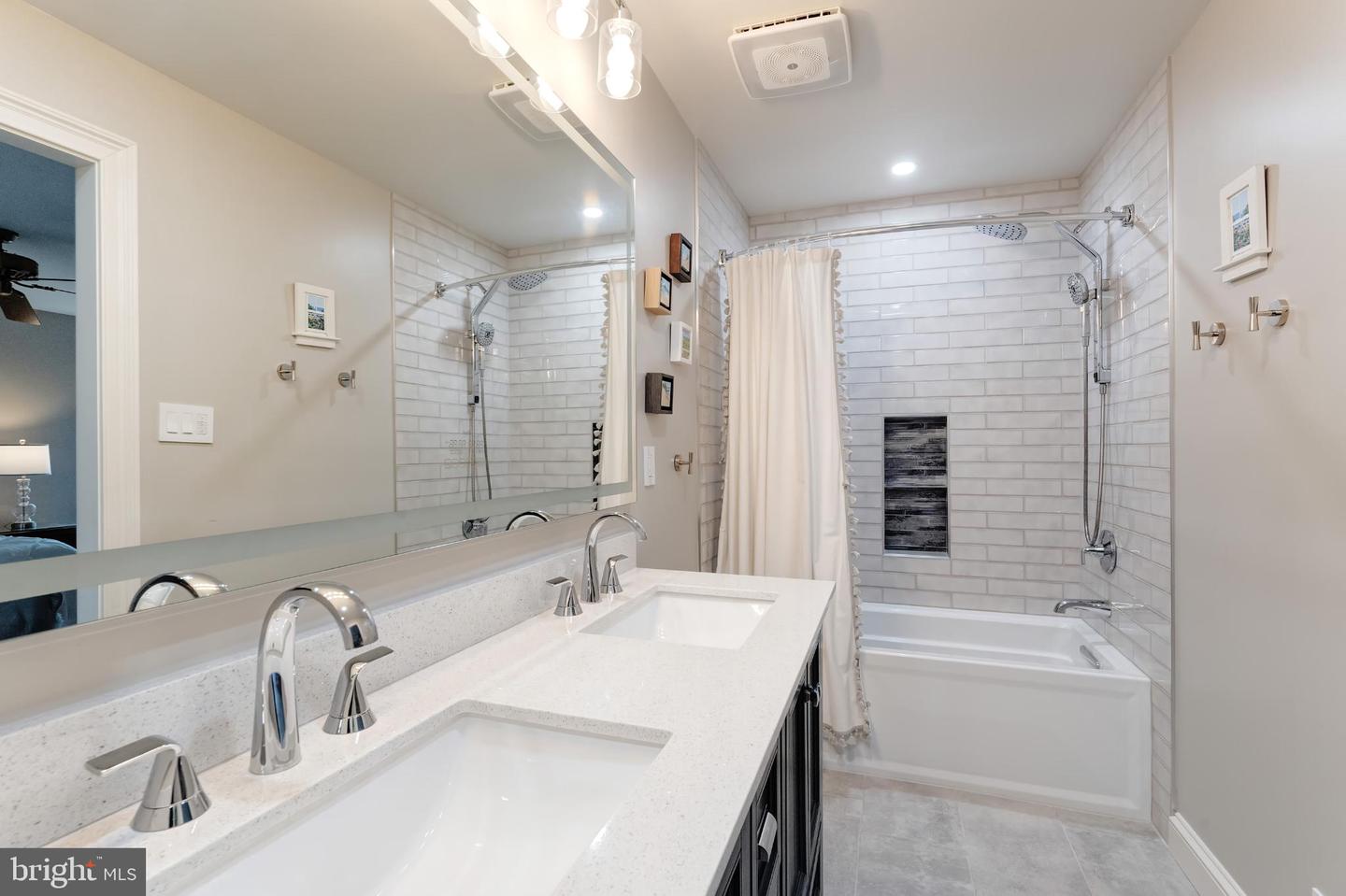 3119 COBB HILL LN, OAKTON, Virginia 22124, 4 Bedrooms Bedrooms, 13 Rooms Rooms,3 BathroomsBathrooms,Residential,For sale,3119 COBB HILL LN,VAFX2274298 MLS # VAFX2274298
