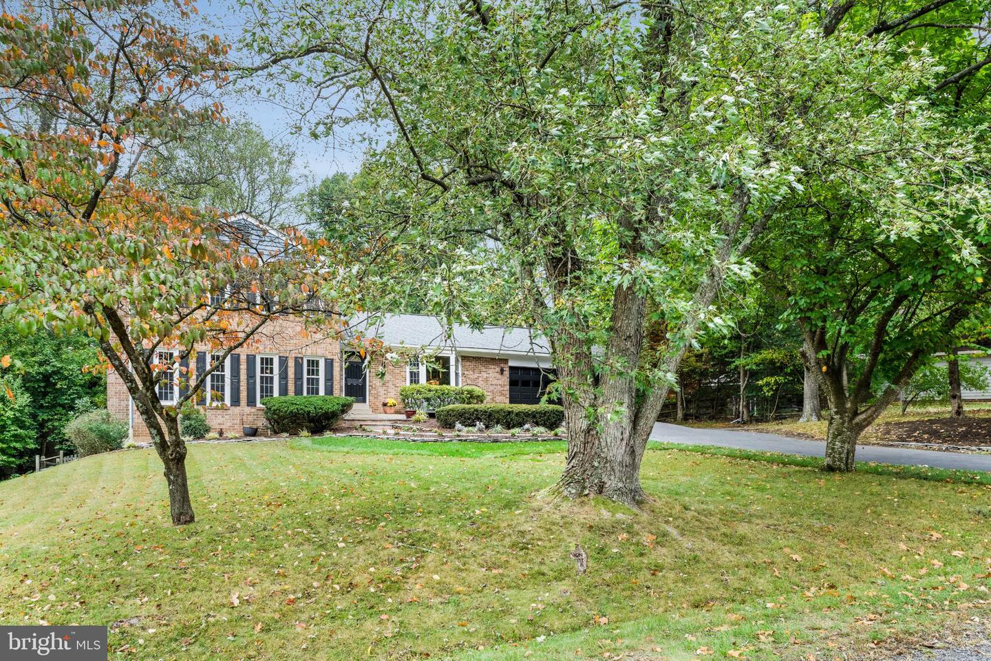 3119 COBB HILL LN, OAKTON, Virginia 22124, 4 Bedrooms Bedrooms, 13 Rooms Rooms,3 BathroomsBathrooms,Residential,For sale,3119 COBB HILL LN,VAFX2274298 MLS # VAFX2274298