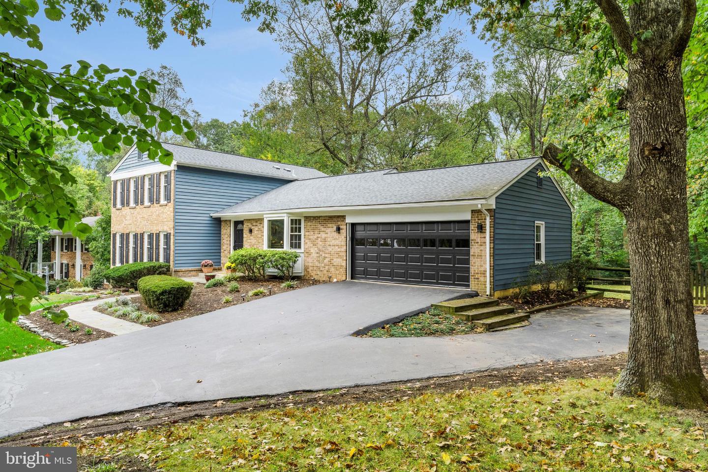 3119 COBB HILL LN, OAKTON, Virginia 22124, 4 Bedrooms Bedrooms, 13 Rooms Rooms,3 BathroomsBathrooms,Residential,For sale,3119 COBB HILL LN,VAFX2274298 MLS # VAFX2274298