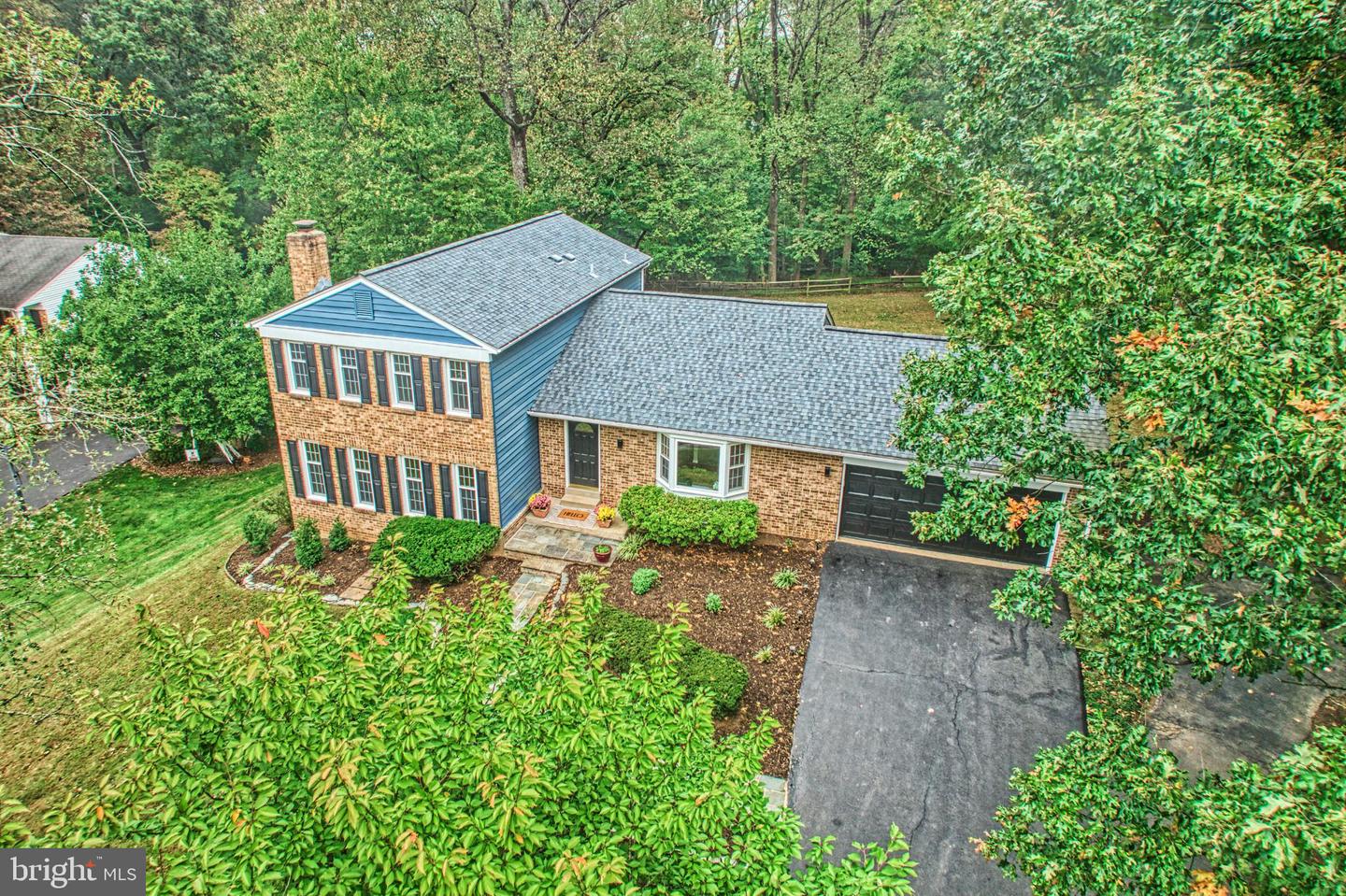 3119 COBB HILL LN, OAKTON, Virginia 22124, 4 Bedrooms Bedrooms, 13 Rooms Rooms,3 BathroomsBathrooms,Residential,For sale,3119 COBB HILL LN,VAFX2274298 MLS # VAFX2274298