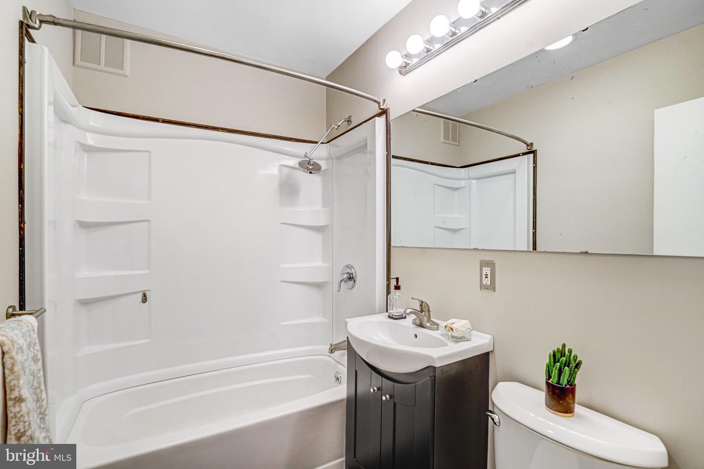 3701 5TH ST S #212, ARLINGTON, Virginia 22204, 1 Bedroom Bedrooms, ,1 BathroomBathrooms,Residential,For sale,3701 5TH ST S #212,VAAR2064926 MLS # VAAR2064926