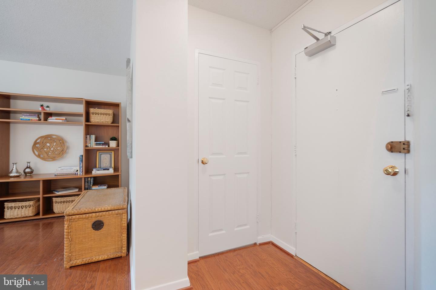 3000 SPOUT RUN PKWY #D305, ARLINGTON, Virginia 22201, 1 Bedroom Bedrooms, ,1 BathroomBathrooms,Residential,For sale,3000 SPOUT RUN PKWY #D305,VAAR2064936 MLS # VAAR2064936