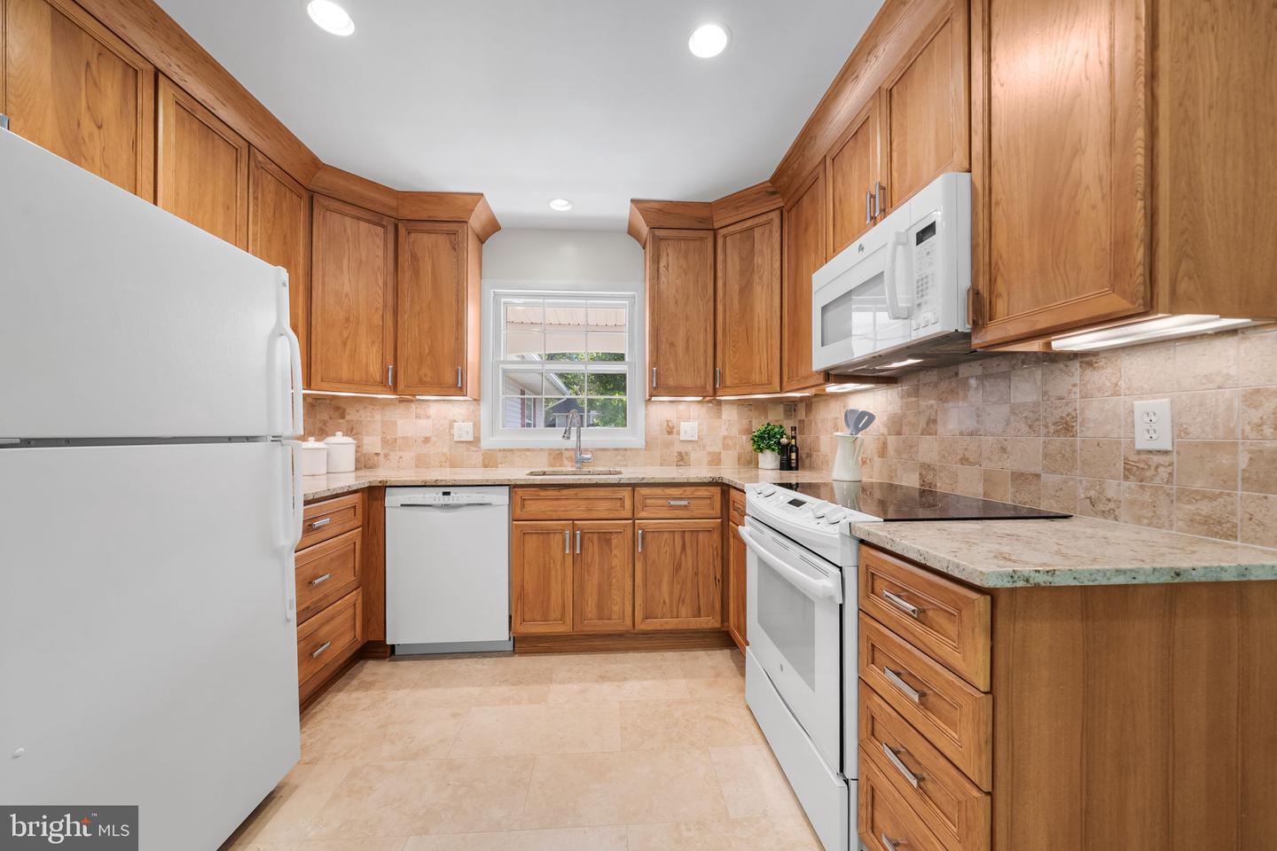 12904 MOUNT ROYAL LN, FAIRFAX, Virginia 22033, 4 Bedrooms Bedrooms, ,2 BathroomsBathrooms,Residential,For sale,12904 MOUNT ROYAL LN,VAFX2274362 MLS # VAFX2274362