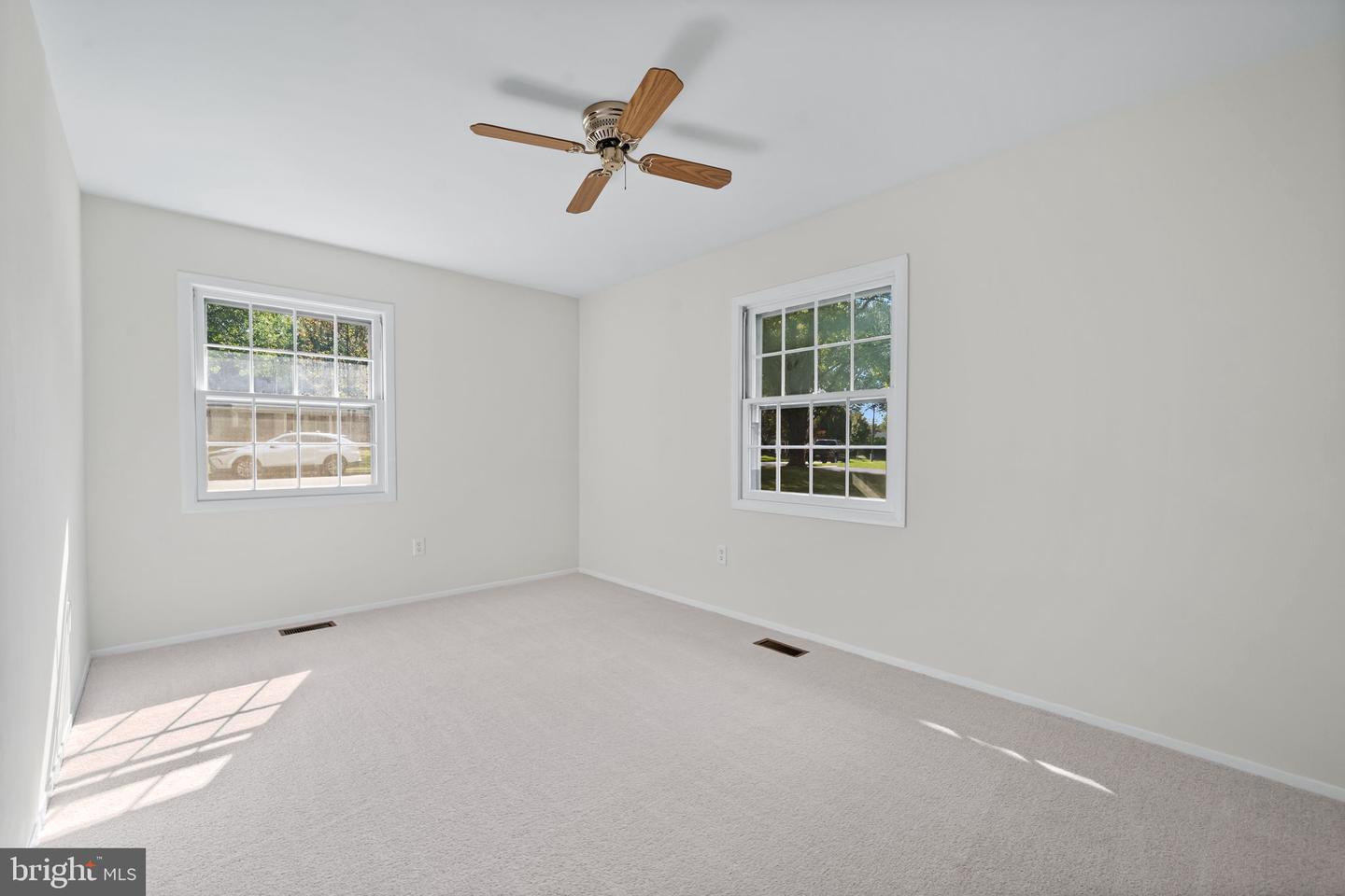 12904 MOUNT ROYAL LN, FAIRFAX, Virginia 22033, 4 Bedrooms Bedrooms, ,2 BathroomsBathrooms,Residential,For sale,12904 MOUNT ROYAL LN,VAFX2274362 MLS # VAFX2274362