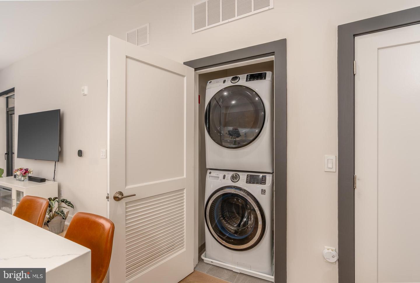 737 SWANN AVE #504, ALEXANDRIA, Virginia 22301, 1 Bedroom Bedrooms, ,1 BathroomBathrooms,Residential,For sale,737 SWANN AVE #504,VAAX2050834 MLS # VAAX2050834