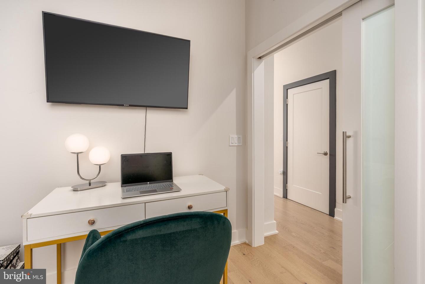 737 SWANN AVE #504, ALEXANDRIA, Virginia 22301, 1 Bedroom Bedrooms, ,1 BathroomBathrooms,Residential,For sale,737 SWANN AVE #504,VAAX2050834 MLS # VAAX2050834