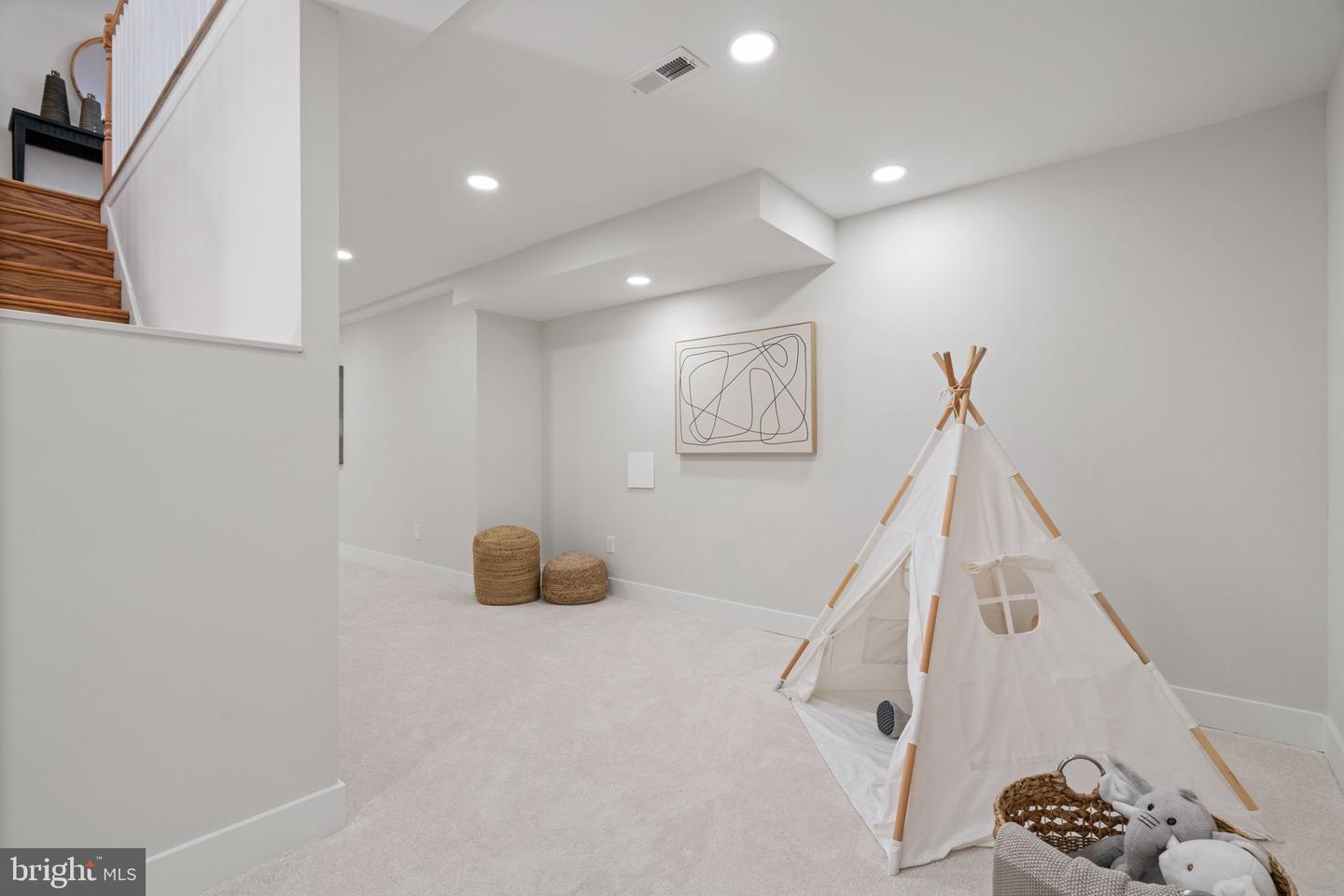 8801 GATESHEAD RD, ALEXANDRIA, Virginia 22309, 4 Bedrooms Bedrooms, ,3 BathroomsBathrooms,Residential,For sale,8801 GATESHEAD RD,VAFX2274408 MLS # VAFX2274408